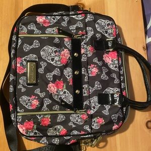 Black and skull print laptop bag